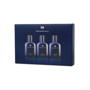 Dunkelblaue Geschenkverpackung des GRAHAM HILL TRAVEL SET mit BRICKYARD Shampoo, ABBEY Hair & Body Wash und ARNAGE Face & Beard Balm in je 100 ml.